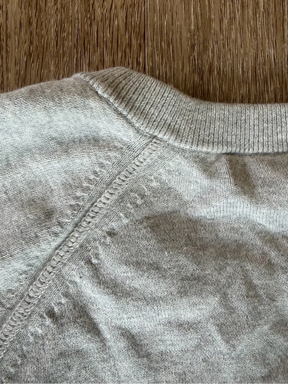 Banana Republic Light Heather Gray Crewneck Sweater size LG